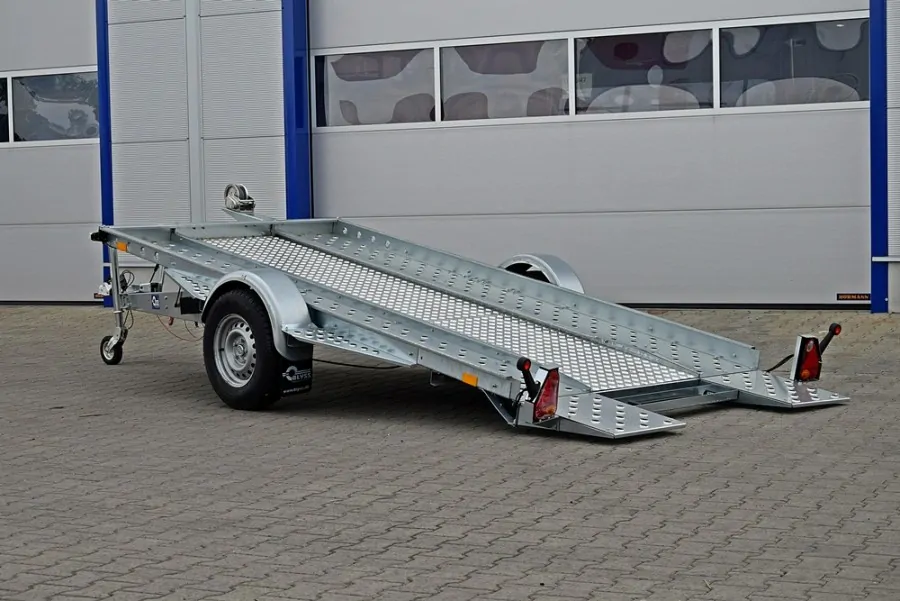 Přepravník aut Daytona 1300