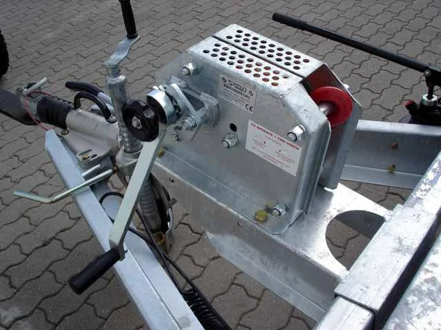 Přepravík aut MERKUR 25